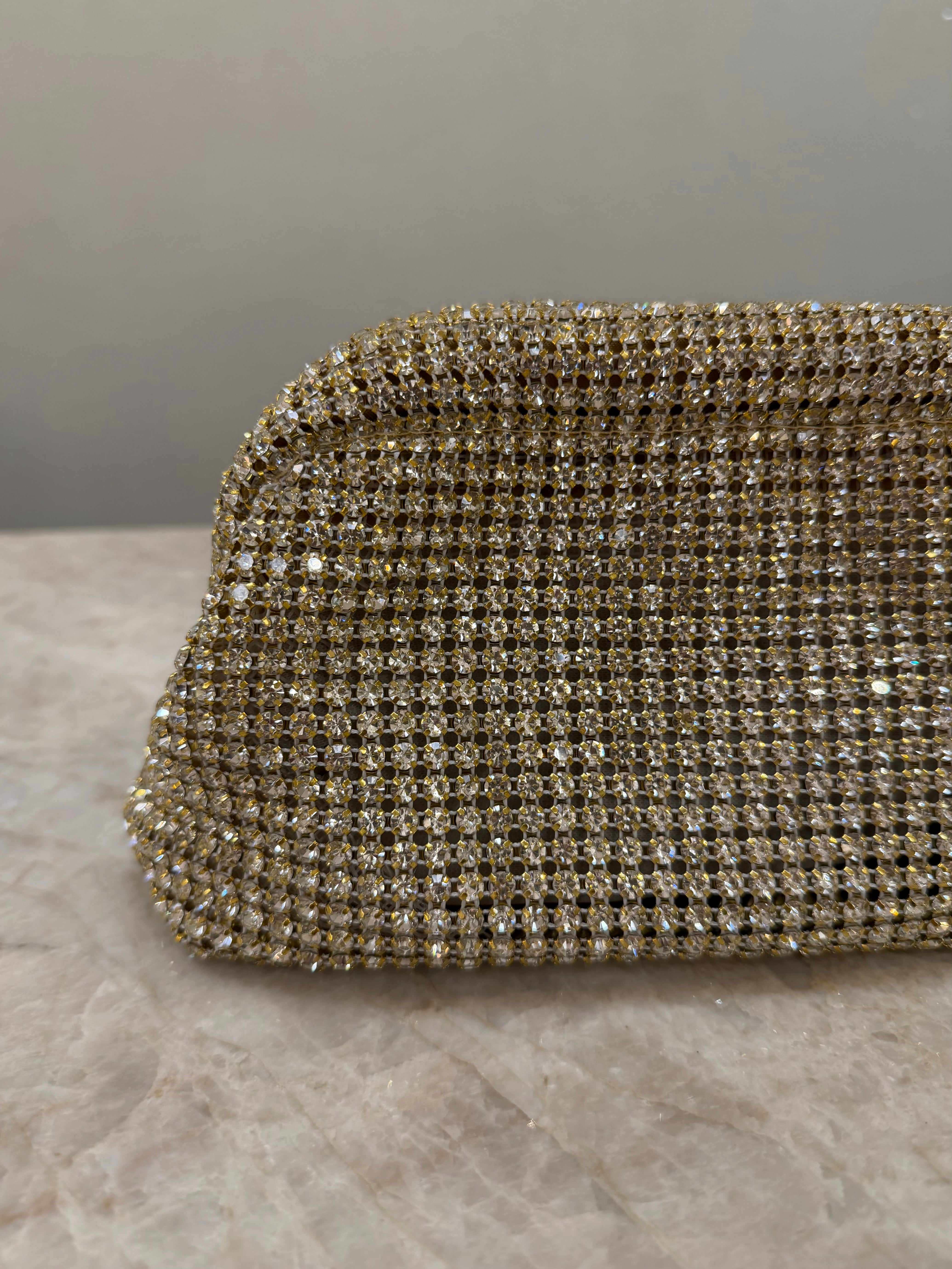 CLUTCH STRASS DOURADA DIFERENCIADA