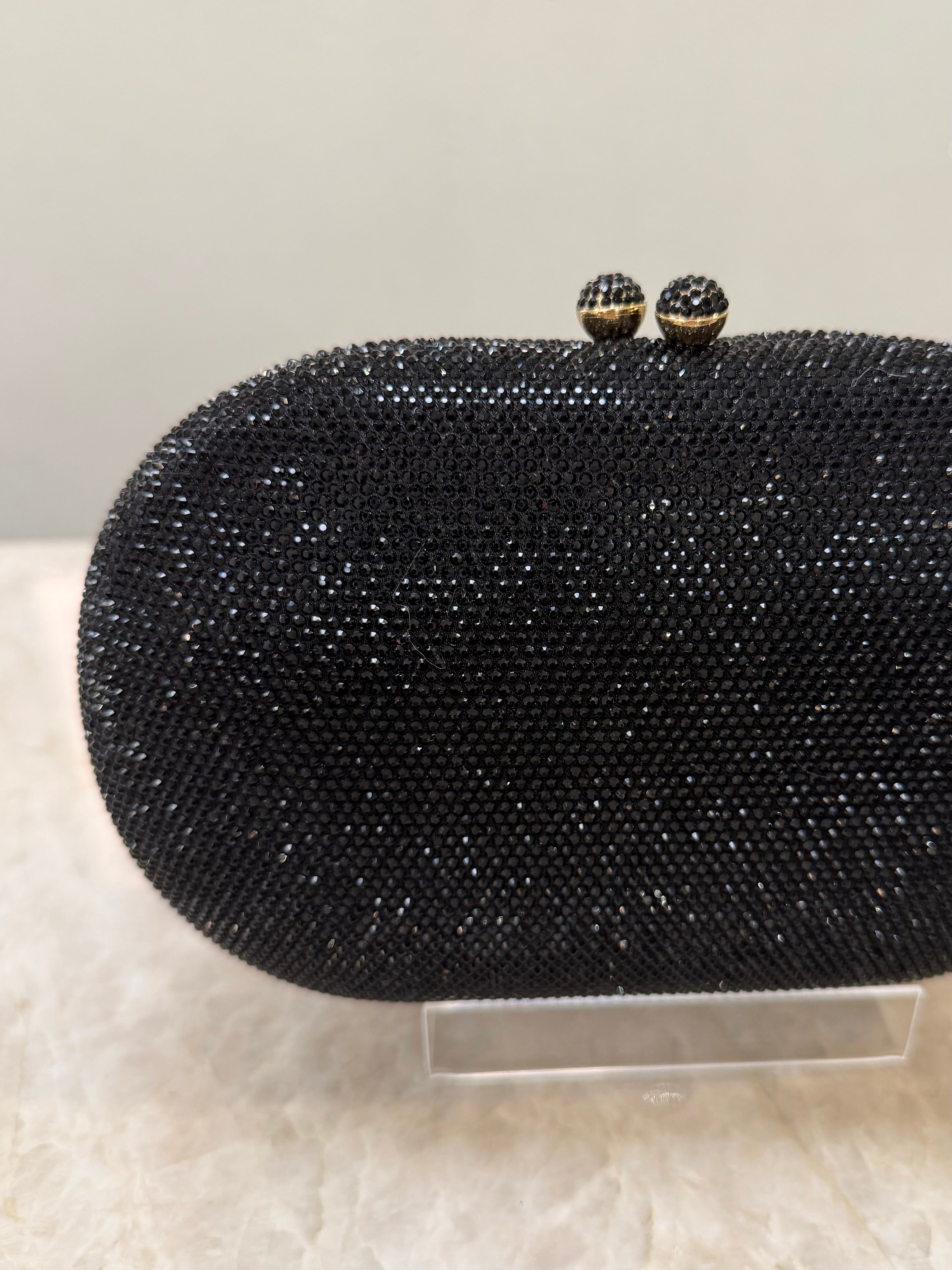 CLUTCH STRASS PRETA OVAL