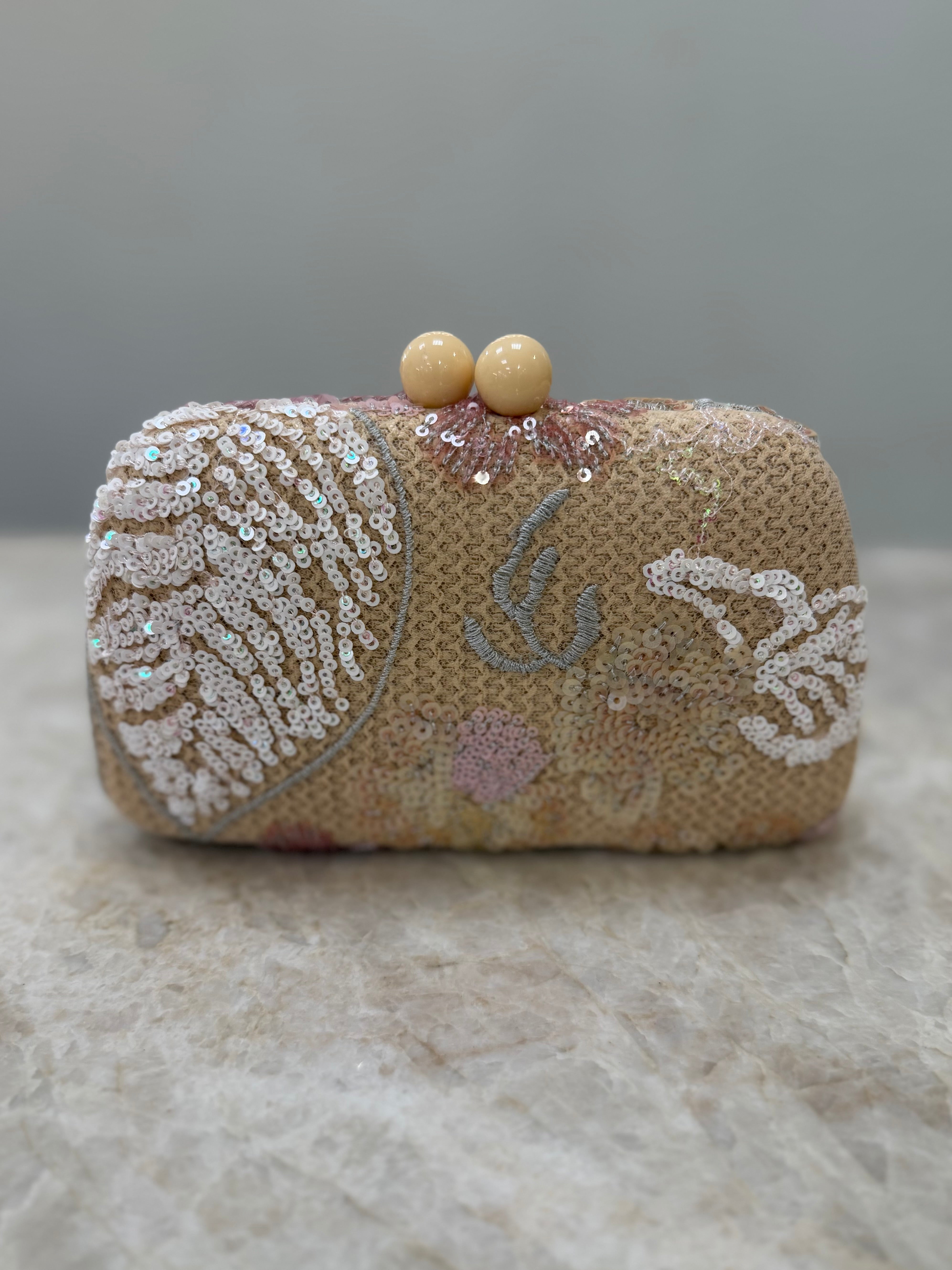 CLUTCH PALHA CHAMPAGNE COM BORDADO