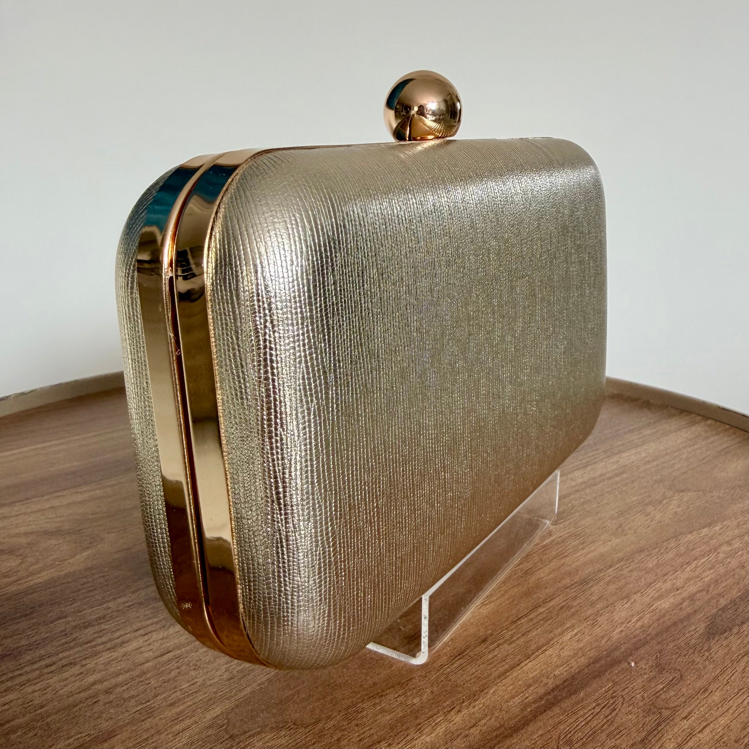 CLUTCH COURINO DOURADA