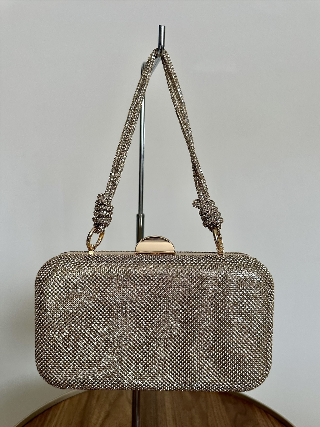 CLUTCH STRASS DOURADA FECHO METAL