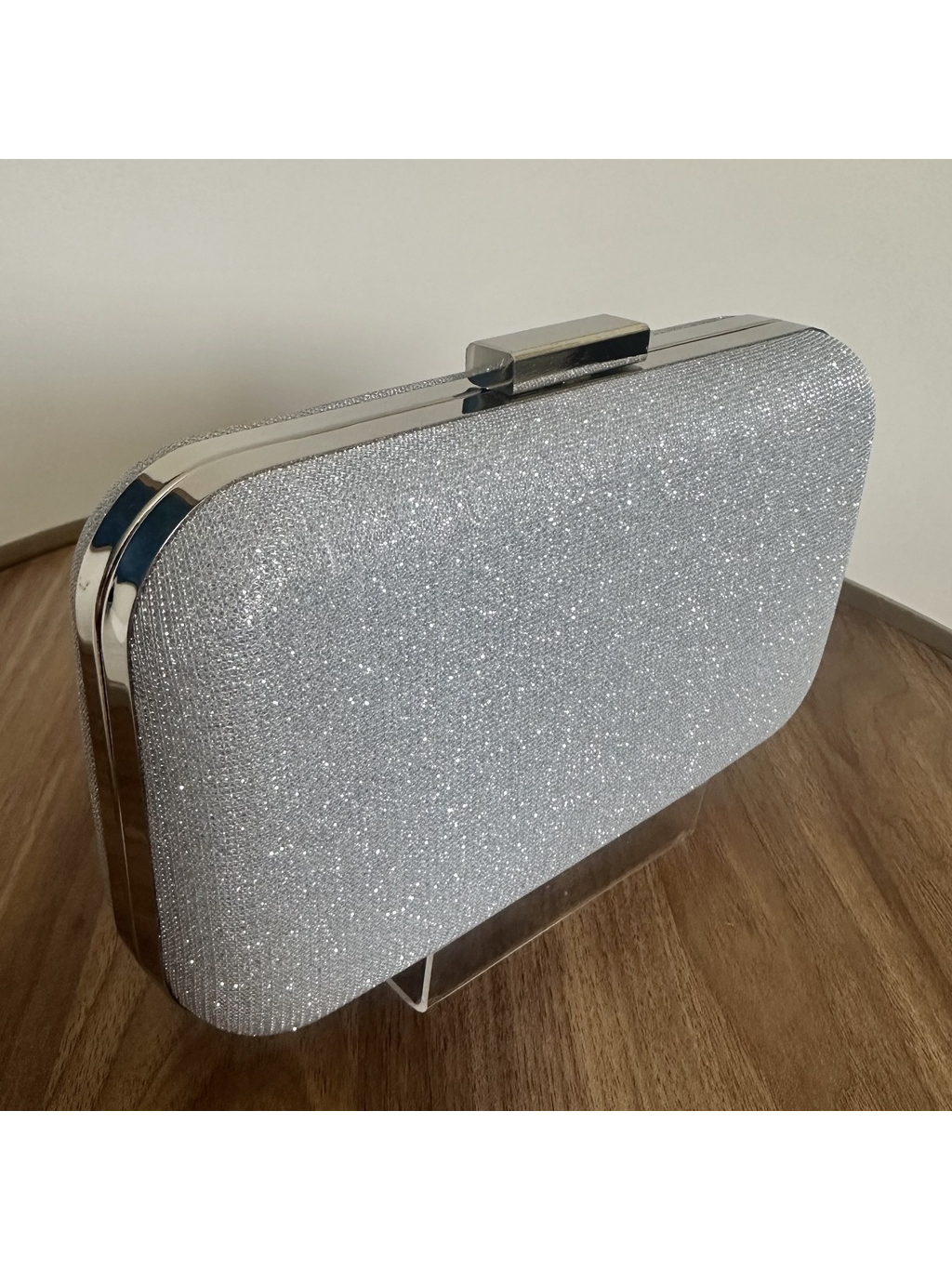 CLUTCH METAL MARTELADO DOURADA