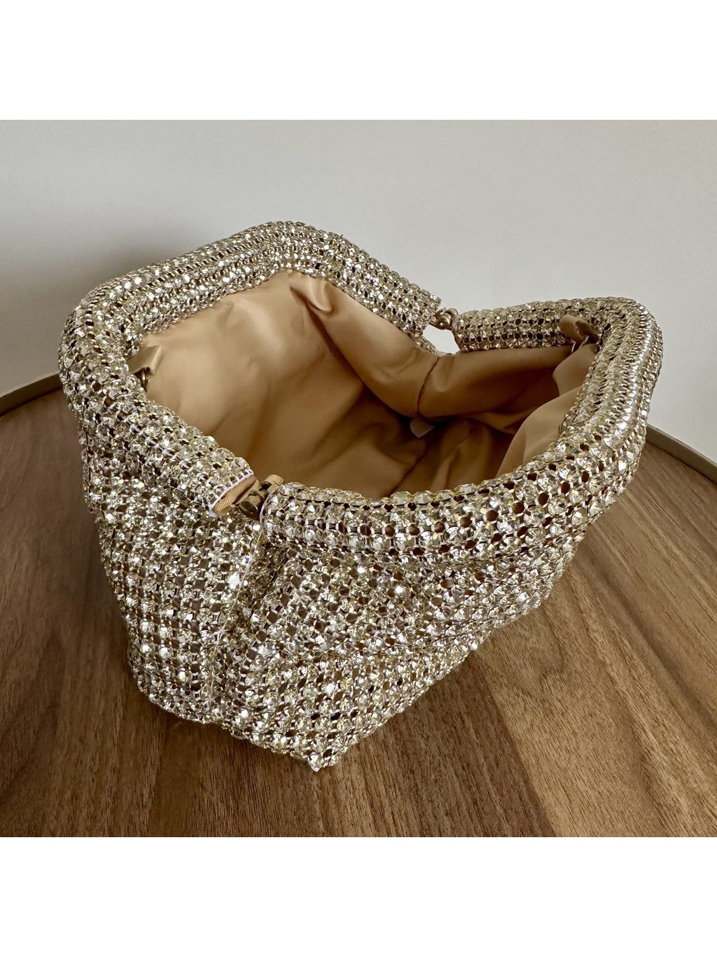 CLUTCH STRASS DOURADA DIFERENCIADA