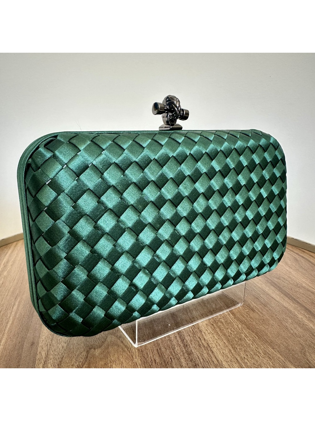 CLUTCH TRANÇADA CETIM VERDE