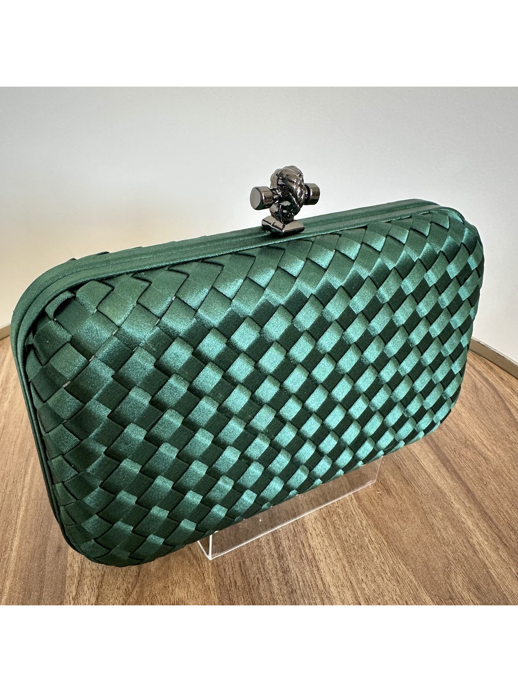 CLUTCH TRANÇADA CETIM VERDE